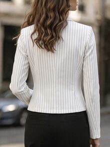 Velvienne Blazer Berpotongan Garis-Garis Ukuran Plus dengan Kancing Tunggal - Putih - View 2