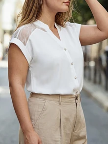 Velvienne Blusa de talla grande con botones delanteros y malla de contraste - Blanco - Ver 3