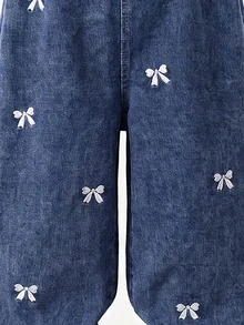 SHEIN Genkimix Kids 女童 1件刺繡細節蝴蝶結前襟牛仔吊帶褲 - 深色水洗藍 - 查看 7
