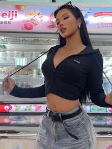 SHEIN EZwear 字母拼接拉鍊短版運動衫，現代都市時尚商務休閒辦公穿搭，低調老錢風優雅酷黑色 - 黑色 - 查看 3