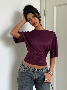 Aloruh Kaos Crop Top Polos dengan Bahu Jatuh, Cocok untuk Acara Santai, Brunch, Pantai, Hari Minggu, Warna Ungu Tua, dan Gaya Kasual Musim Panas. - Red Violet - View 3