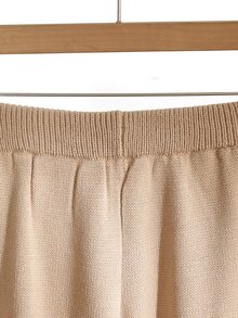 GlowEve Set Cardigan Rajut Kabel Polos dengan Bahu Longgar dan Resleting serta Celana Rajut dengan Potongan Meruncing - Unta - View 6