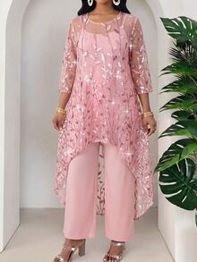 SHEIN Lady CURVE طقم نسائي مقاس كبير من ملابس علوية شبكية مزينة بالترتر بنقوش نباتية وحافة غير متماثلة مع بنطال واسع الساق - وردي - مشاهدة 4