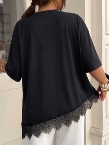Muchica Camiseta de hombros caídos con dobladillo asimétrico y encaje de contraste talla grande - Multicolor - Ver 2
