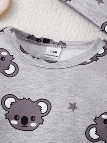 Conjunto de Pijama y Gorro con Estampado de Koala para Bebé Recién Nacido - Gris Claro - Ver 3