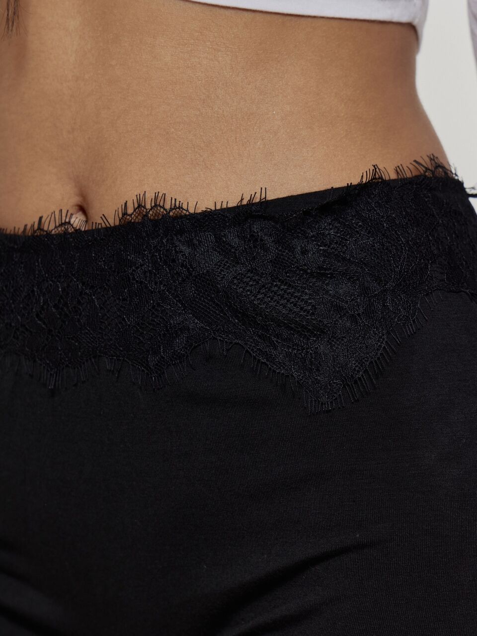 Lace Trim Waist Elasticated Pull On Fitted Capri Pant
