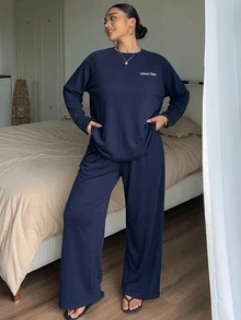 Dazy Plus 字母印花寬鬆短袖T恤與長款針織睡褲2件套大尺碼女款春夏秋居家服 - 藏蓝色 - 查看 2