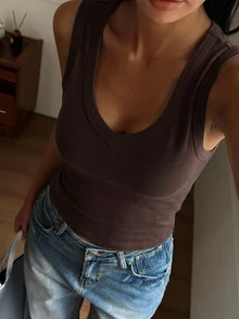 DAZY 女款純色V領修身休閒百搭背心 - 棕色 - 查看 1