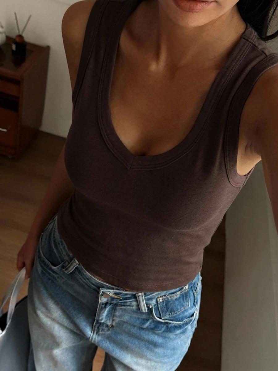 DAZY 女款純色V領修身休閒百搭背心 - 棕色 - 查看 1