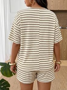 SHEIN Frenchy Camiseta de hombros caídos con estampado a rayas y shorts con cintura de cordón - Café integral - Ver 2