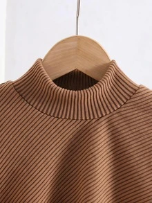 SHEIN 女童春秋冬季休閒 T 恤套裝，設計感不對稱套頭高領深棕色針織羅紋刷毛布料袖子拼接極地抓絨長袖上衣，搭配褲腳拼接極地抓絨設計休閒喇叭褲，2 件套，適合春秋冬季返校季，女童優雅高端日常校園出行旅行派對穿搭 - 棕色 - 查看 5