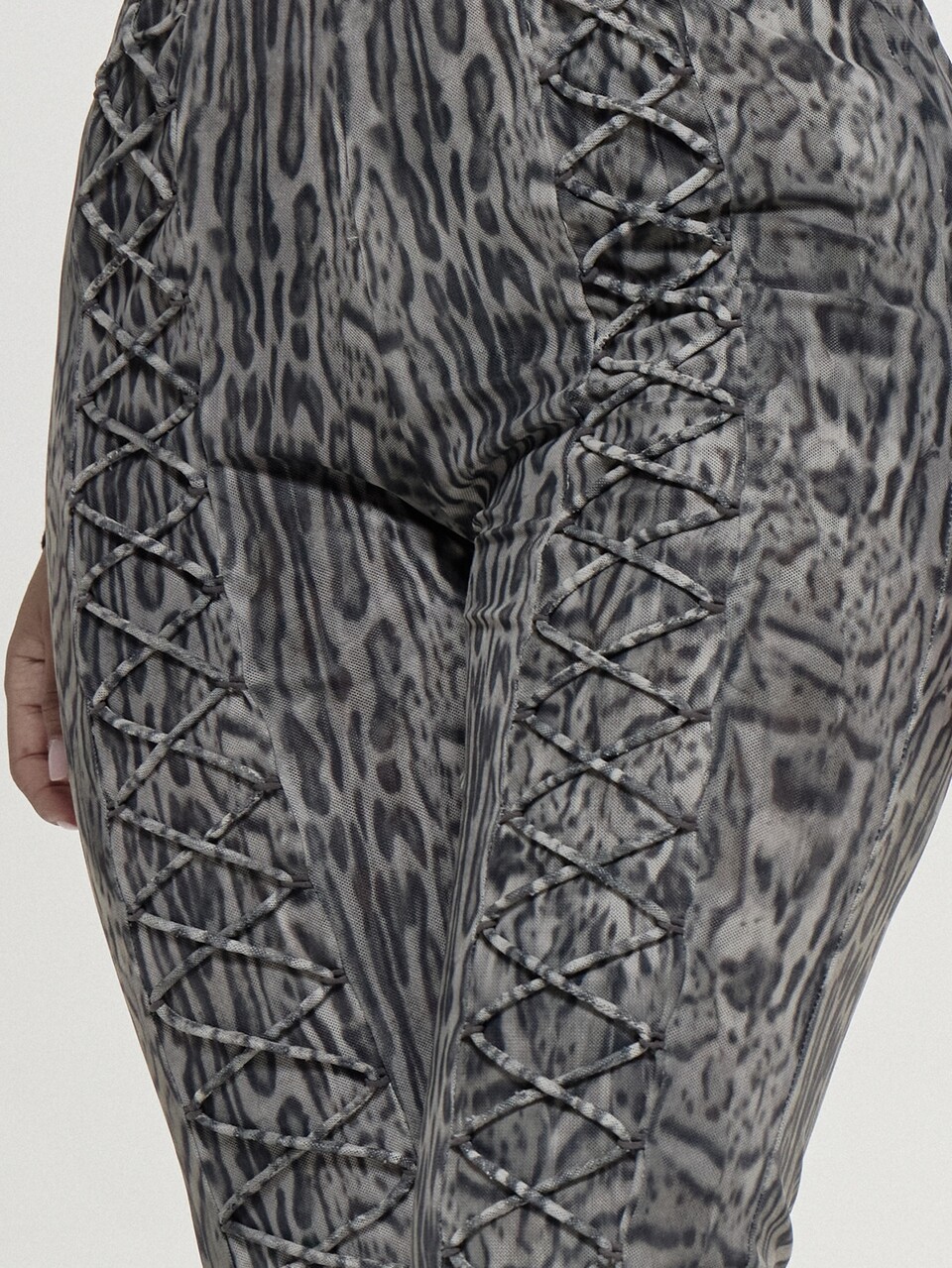 Leopard Print Lace Up Front Fitted Low Rise Capri Pants