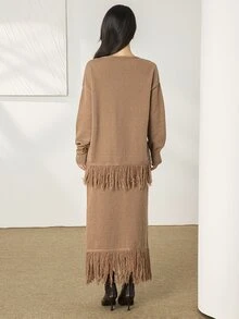 Heiryn Set Sweater dan Rok Rajut Oversize Wanita dengan Rumbai di Bagian Bawah dan Bahu Longgar - Khaki - View 2