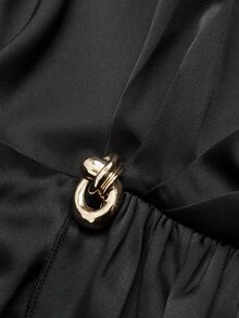 Celisse Atasan dengan Hem Asimetris Polos - Hitam - View 4