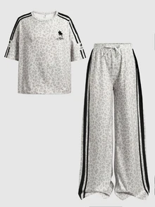 SHEIN 青少年女孩寬鬆休閒極簡街頭風針織豹紋條紋圓領短袖T恤與長褲2件套，返校穿搭，日常穿著，兒童針織套裝 - 灰色 - 查看 4