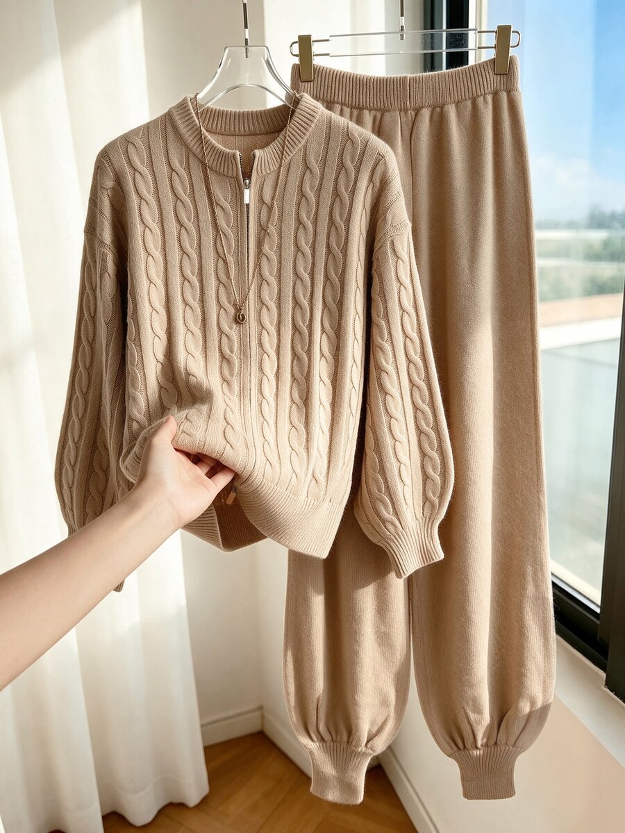 GlowEve Set Cardigan Rajut Kabel Polos dengan Bahu Longgar dan Resleting serta Celana Rajut dengan Potongan Meruncing - Unta - View 1