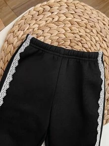 SHEIN Baby Girl Bow Patchwork Front Contrast Lace Pullover Sweatshirt & Sweatpants Set - Black - View 7