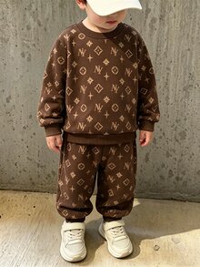Genkimix Kids 2件組男孩運動衫套裝，適合春秋季節。翅膀印花+三色條紋，學院街頭風，酷帥可愛。柔軟舒適面料，寬鬆版型不束縛，適合學校、外出和運動，日常穿著百搭實用。 - 棕色 - 查看 4
