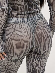 MUSERA Top de manga larga con estampado de leopardo, malla semitransparente, diamantes y eslogan, con pantalones capri ajustados, sexy para noche, vacaciones, festival, sin guion - Multicolor - Ver 6