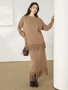 Heiryn Set Sweater dan Rok Rajut Oversize Wanita dengan Rumbai di Bagian Bawah dan Bahu Longgar - Khaki - View 3