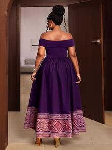 Maweii Gaun dengan Detail Lipatan dan Bahu Terbuka Ukuran Plus - Purple - View 4