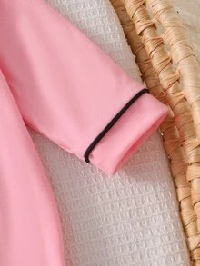 SHEIN Newborn Baby Embroidery Heart Pattern Contrast Piping Pajama Jumpsuit - Pink - View 3