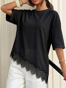 Muchica Camiseta de hombros caídos con dobladillo asimétrico y encaje de contraste talla grande - Multicolor - Ver 1