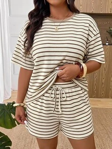 SHEIN Frenchy Camiseta de hombros caídos con estampado a rayas y shorts con cintura de cordón - Café integral - Ver 1
