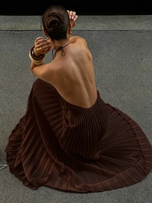 Cévolie Solid Backless Halter Neck Pleated Hem Dress - Coffee - View 3