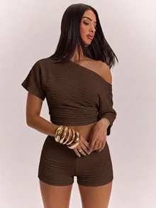 SHEIN BAE 純色不對稱領口短版T恤與短褲套裝 - 棕色 - 查看 3