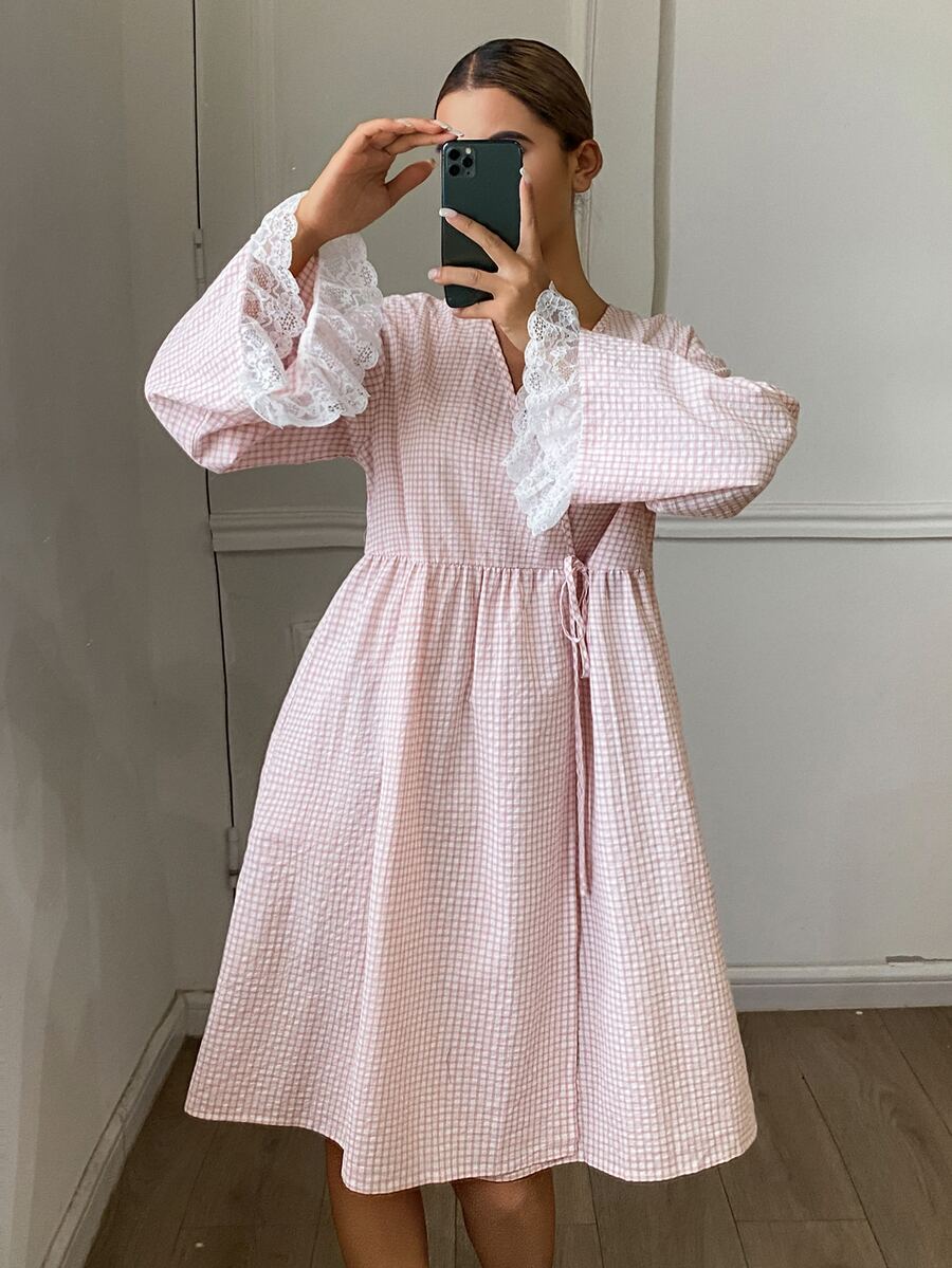DAZY Plaid Print Contrast Lace Flounce Sleeve Knot Side Robe - Pink - View 1