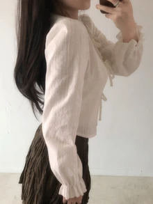 DAZY Blusa de color sólido con lazo delantero y ribete de volantes - Blanco - Ver 2