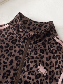 SHEIN Elladie kids 女童豹紋立領拉鍊夾克 2 件套，棕色底豹紋滿版長袖立領設計，羅紋袖口與下擺，搭配豹紋布料束口長褲，適合日常上學、戶外出遊、拍照，春秋冬多功能實穿 - 棕色 - 查看 6