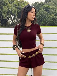 SHEIN EZwear 純色紋理針織短版T恤與前打結短褲套裝 - 酒紅色 - 查看 4