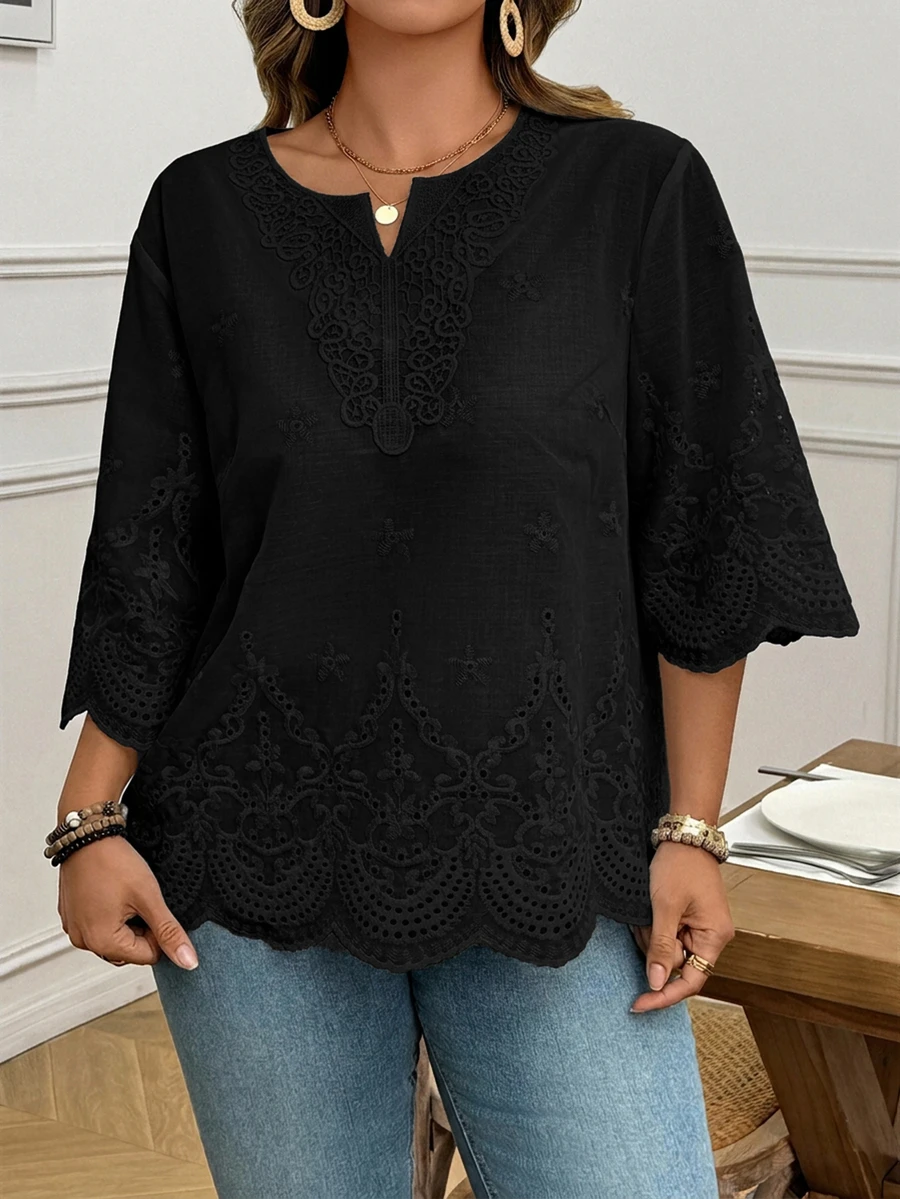 SHEIN LUNE 大碼鏤空刺繡缺口領波浪邊飾襯衫 - 黑色 - 查看 1
