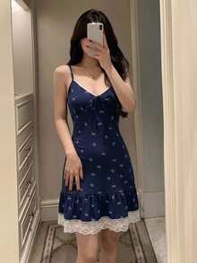 DAZY 蝴蝶結圖案蕾絲拼接修身無袖細肩帶短洋裝 夏季女款睡裙 - 藏蓝色 - 查看 1