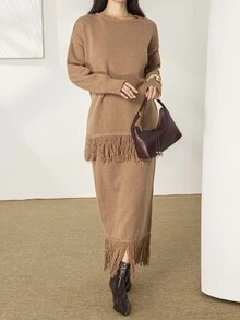 Heiryn Set Sweater dan Rok Rajut Oversize Wanita dengan Rumbai di Bagian Bawah dan Bahu Longgar - Khaki - View 5