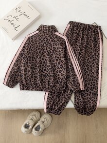 SHEIN Elladie kids 女童豹紋立領拉鍊夾克 2 件套，棕色底豹紋滿版長袖立領設計，羅紋袖口與下擺，搭配豹紋布料束口長褲，適合日常上學、戶外出遊、拍照，春秋冬多功能實穿 - 棕色 - 查看 3