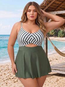 SHEIN CURVE+ Gaun Renang Ukuran Besar Warna Hijau Zaitun Model Silang dengan Potongan, Cocok untuk Liburan Pantai Musim Panas, Gaya Hawaii yang Sopan - Hijau Tentara - View 3