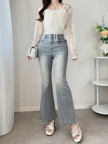 Dazy Tall Celana Jeans Wanita Model Slim Fit dengan Hiasan Pita dan Patchwork Renda Warna Kontras, Model Flare Kasual untuk Musim Gugur - Light Wash - View 4