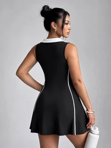 SHEIN Velisys Vestido Esportivo Plus com Gola V Contrastante, Listrado Lateral e Sem Mangas - Preto - Visão 2