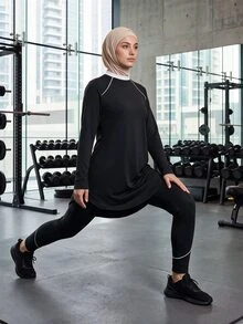 SHEIN With My Calm تي شيرت رياضي بغطاء رأس للرجال مع سروال رياضي 2 في 1 - الأسود - مشاهدة 6