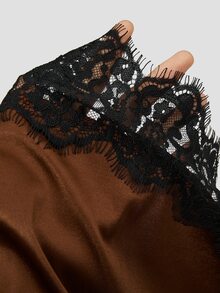 Sweetra Rok Pesta Elegan Ukuran Besar Musim Gugur/Dingin, Bahan Satin Elastis, Hem Asimetris, dan Patchwork Renda - Coklat - View 3