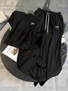 Resyla 夏季時尚休閒，適合日常與運動穿著的女士兩件套，女士白色蝴蝶結印花圓領短袖T恤套裝，優雅舒適設計，休閒外出兩件套 - 黑色 - 查看 3