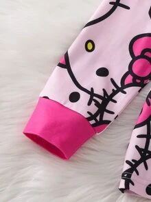 HELLO KITTY AND FRIENDS | SHEIN طقم ملابس منزلية يومية للبنات الصغيرات بطبعة كرتونية لطيفة على كامل التصميم - وردي - مشاهدة 4