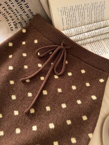 CosyJoli Lässiger Damen-Strickrock für Zuhause und Feiertage, figurbetonter Bodycon-Rock für Herbst/Winter, kaffeebraun mit gelben Punkts, Strickrock mit Schleife vorne - Kaffeebraun - Übersicht 4