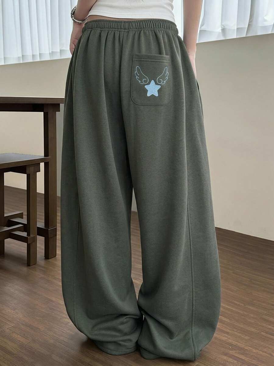 DAZY 星星與翅膀刺繡斜口袋休閒運動長褲 秋季款 - 綠色 - 查看 1
