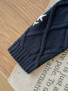 SHEIN 女童手工刺繡麻花格紋針織落肩短版套頭毛衣，柔軟舒適，適合日常穿著、外出、旅行、度假、居家、玩樂、萬聖節與聖誕節 - 藏蓝色 - 查看 6