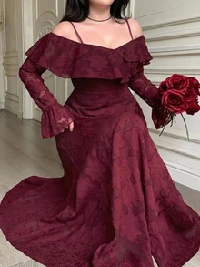Dazy Plus Brudklänning i plus size, fransk stil, med spaghettiaxelband, off-shoulder och blomapplikation - Bourgogne - Visa 3