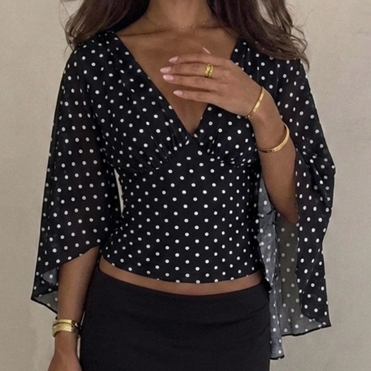 Blusa elegante de lunares para mujer de estilo commuter